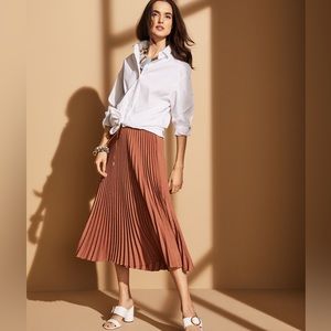 Lafayette New York  Glenda Kensington Cloth pleated skirt size large. Preloved.